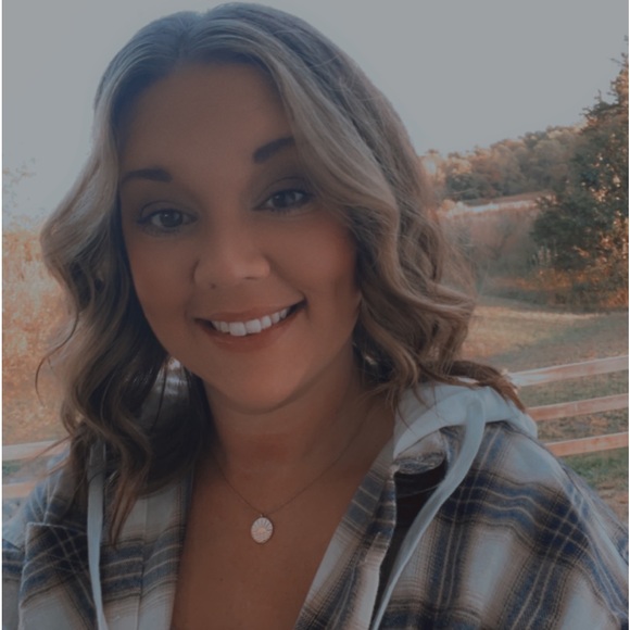 Meet your Posher, Meghan - Picture 2 of 2